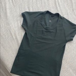 Lululemon swiftly tech short sleeve, size 2